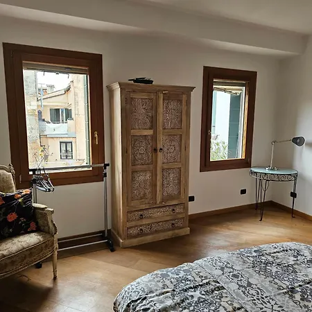 Casa Rossa Vista Canale Venedik