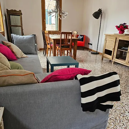 Casa Rossa Vista Canale Daire