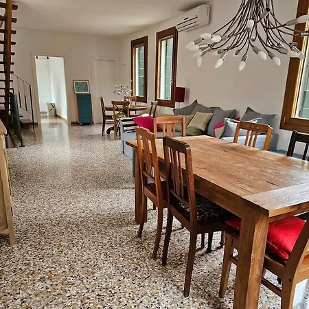 Casa Rossa Vista Canale Daire *